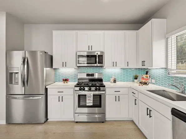 2233 Calvert Dr, Leander, TX 78641