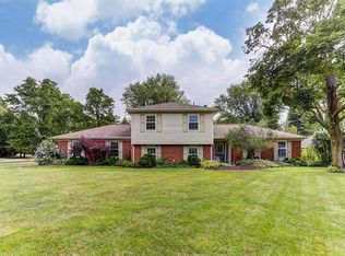 5460 Royalwood Dr, Centerville, OH 45429