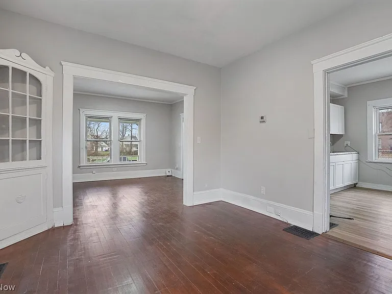 8210 Dorver Ave — Photo 9