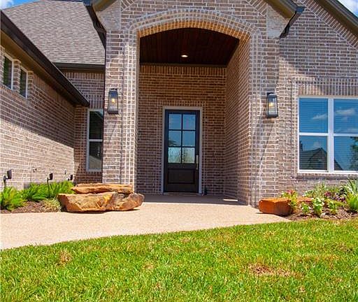 2nd image of 4819 Coopers Hawk Dr