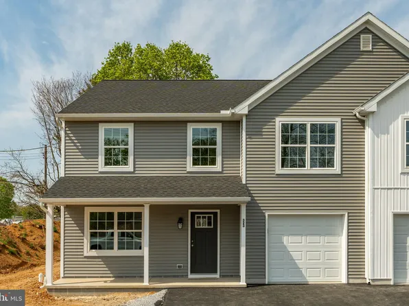 323 W Water St, Annville, PA 17003