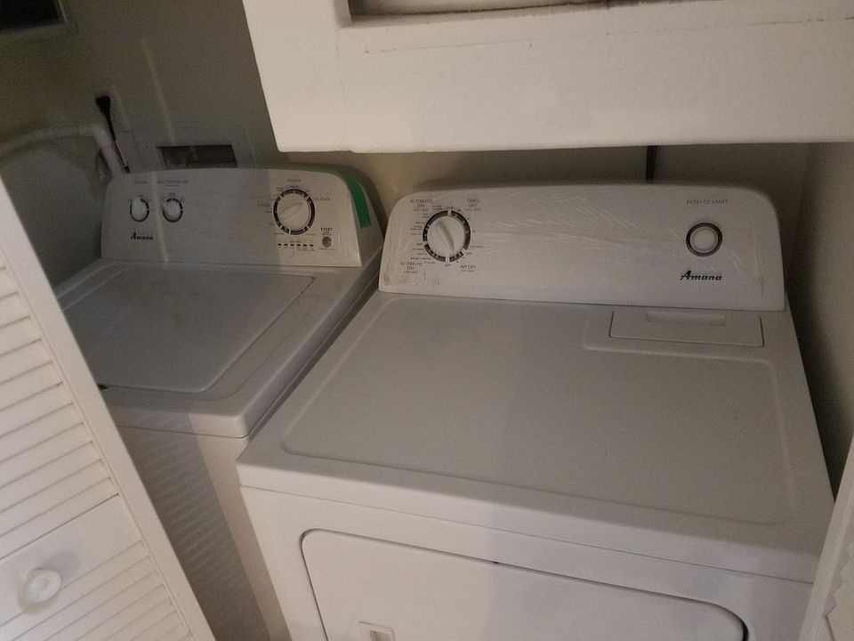 washer & dryer in unit