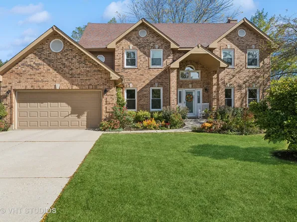 4950 Red Pine Ave, Gurnee, IL 60031