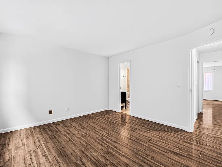 908 Roswell Avenue — Photo 24