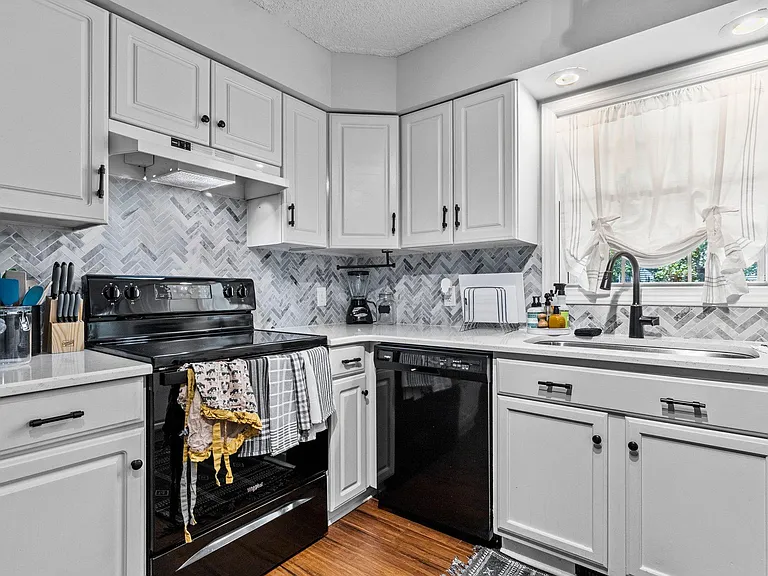 1380 Monticello Dr — Photo 19