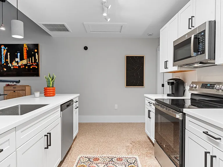 915 Railroad Ave #103 — Photo 3