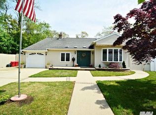 1111 Ruth Pl, Bellmore, NY 11710