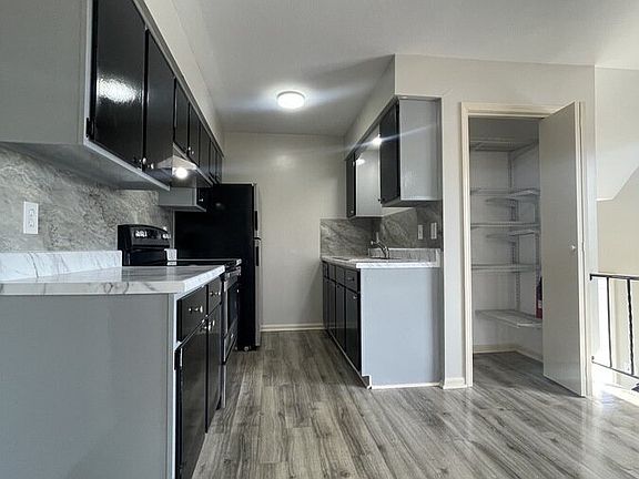 5th image of 5233 Rich St