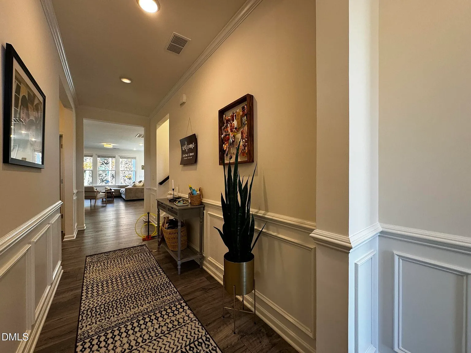 4 bed, 3.5 bath, 2850 sqft, $2,800 — Photo 2