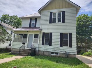 1122 W 8th St, Cedar Falls, IA 50613