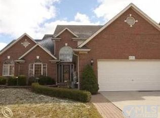 45332 Yorkshire Dr, Macomb, MI 48044