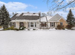 8497 Spydel Dr, Flushing, MI 48433