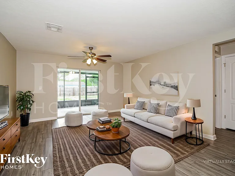 280 Edgevale Rd SE — Photo 3