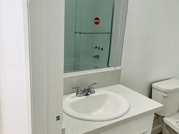 4th image of 537 N El Molino Ave APT 12