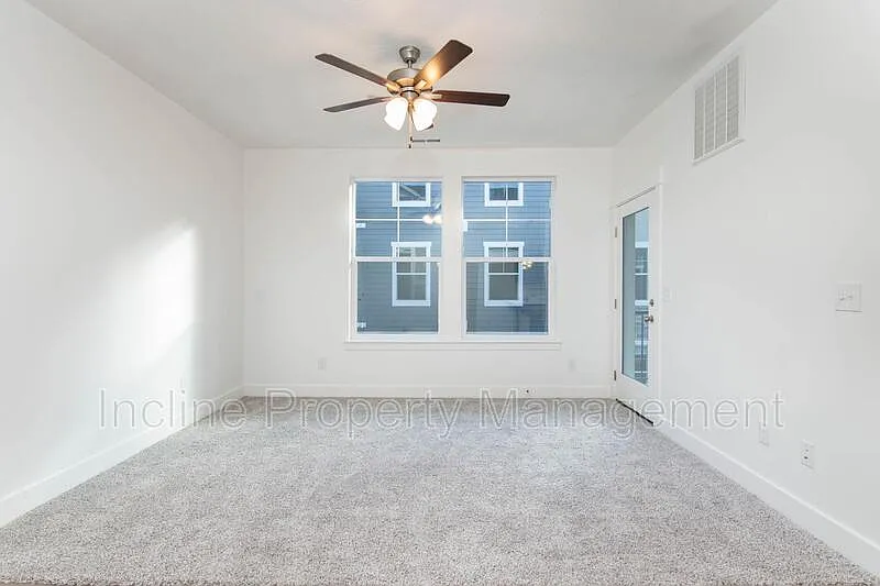 3 bed, 2.0 bath, 1233 sqft, $1,850 — Photo 4