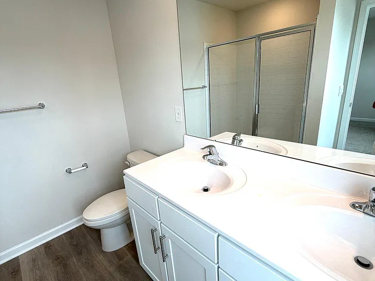 128 Essex Dr — Photo 12