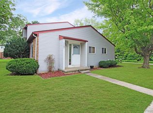 1107 Green Meadows Dr, Grand Blanc, MI 48439