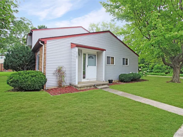 1107 Green Meadows Dr, Grand Blanc, MI 48439