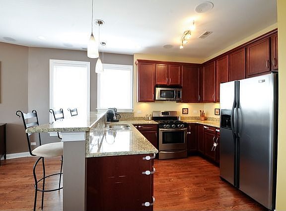 4th image of 2524 W Chicago Ave APT 3