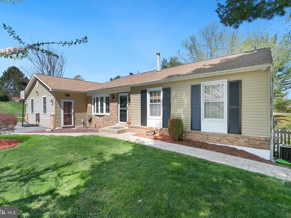 498 Tanglewood Dr, Sykesville, MD 21784