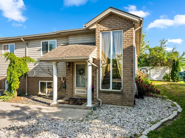 1693 Fieldcrest Ln, Tecumseh, ON N8N 4Z8