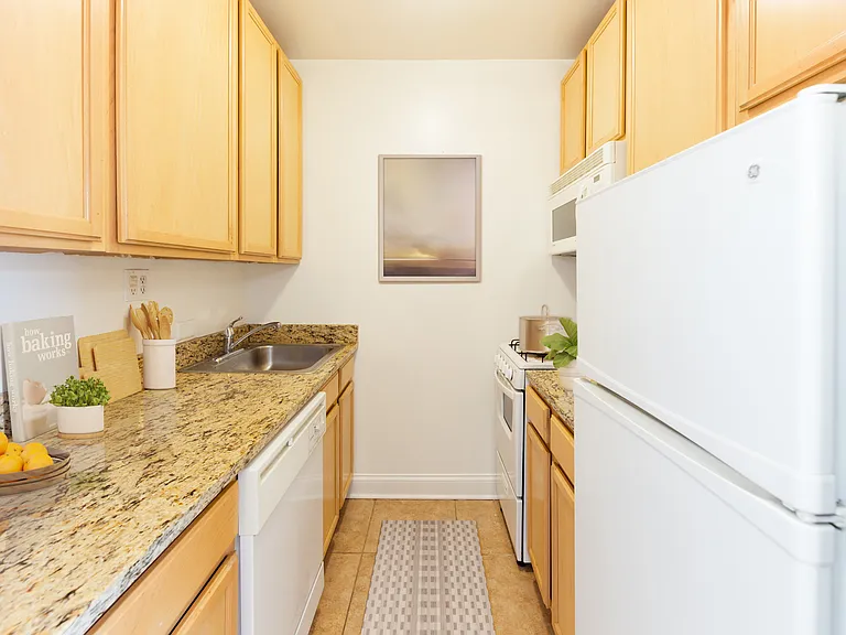 426 W. Surf — Photo 20