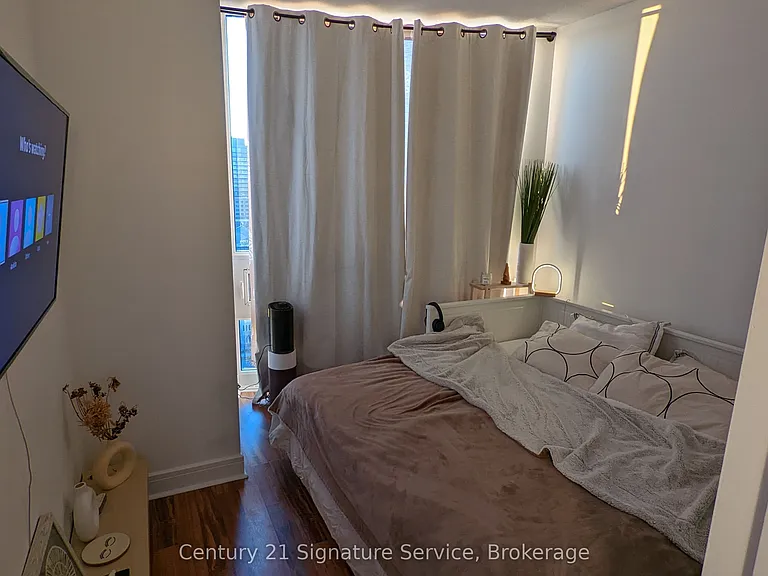35 Brian Peck Cres #Penthouse 18 — Photo 1