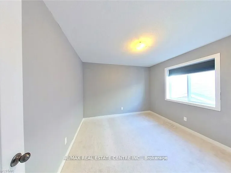 1560 Finley Cres — Photo 16