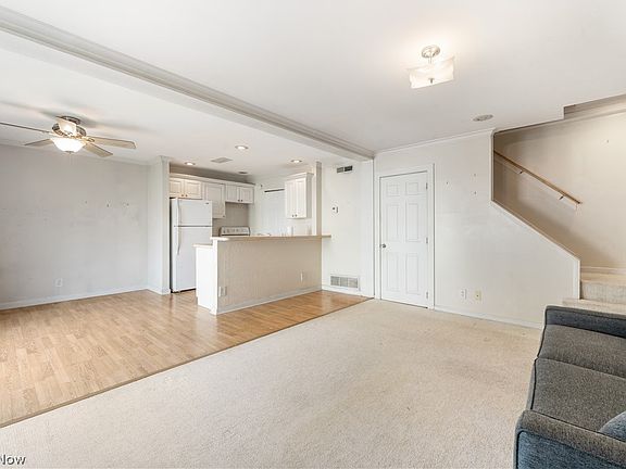 2nd image of 2535 Royal County Down APT B