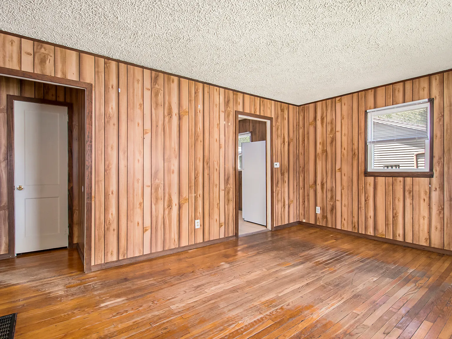 Two bedroom in Mishawaka! — Photo 2