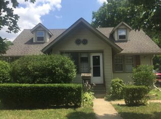 105 Wilcox Ave, Elgin, IL 60123