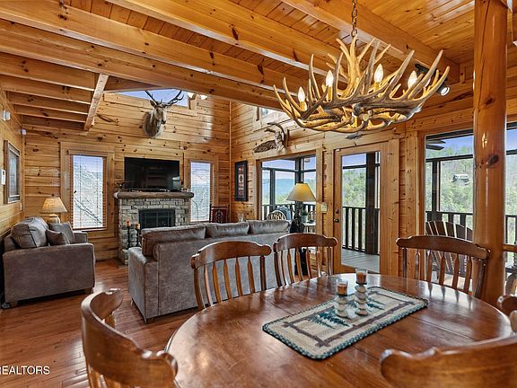 3rd image of 2869 White Oak Ridge Ln