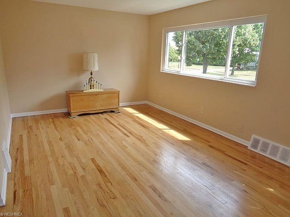 5th image of 5732 Champaign Ave