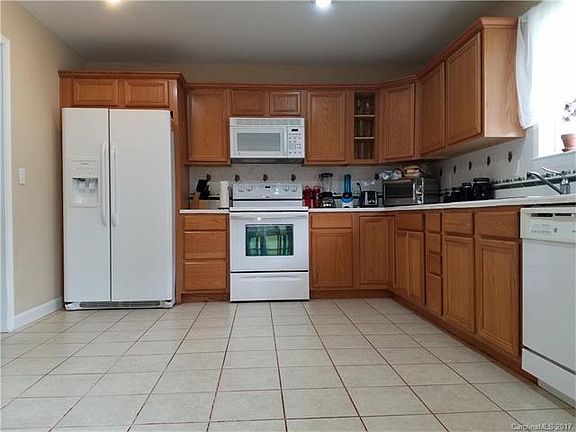 5th image of 2490 Mintew Cir