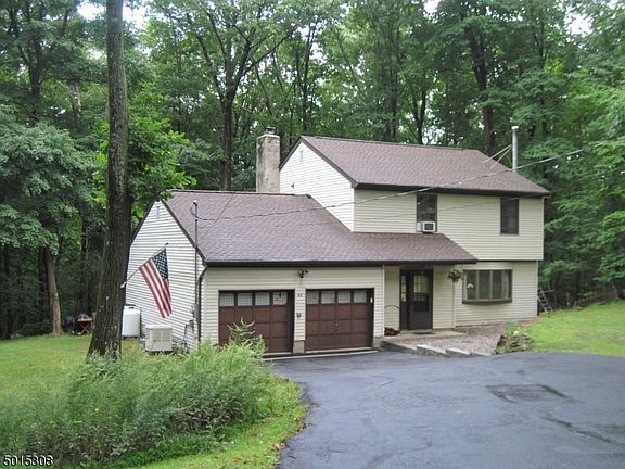 4th image of 48 Winding Hill Dr