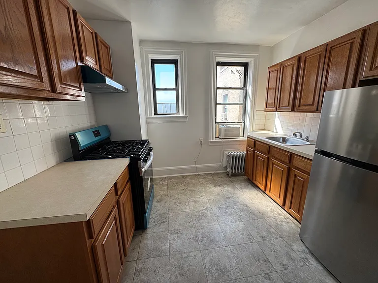 32-15 35th St #F1 — Photo 2