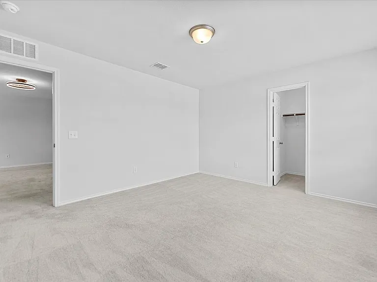 445 Grenada Lake Dr — Photo 23
