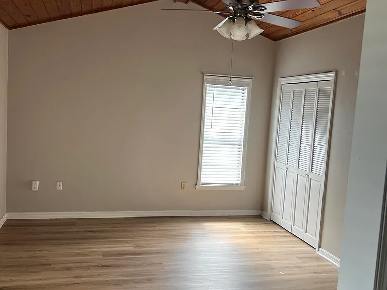 2157 Clover St NE — Photo 15