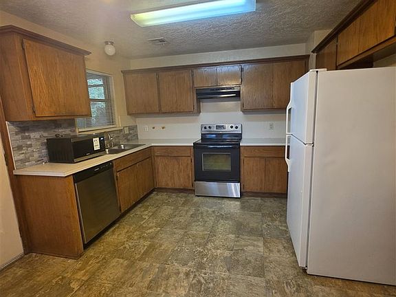 5th image of 4917 SE Churchill Way