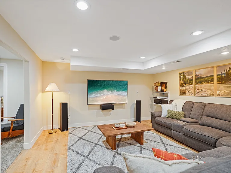 247 S 650 West Cir — Photo 2