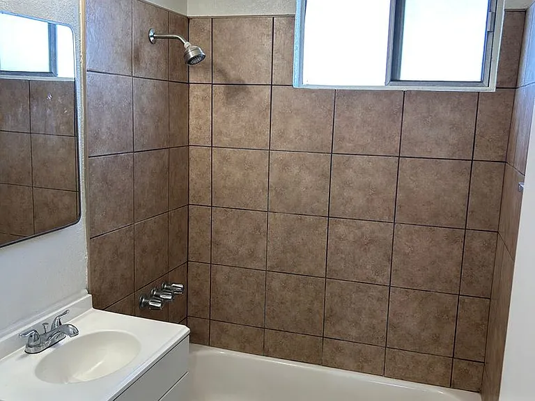 11134 S New Hampshire Ave — Photo 3