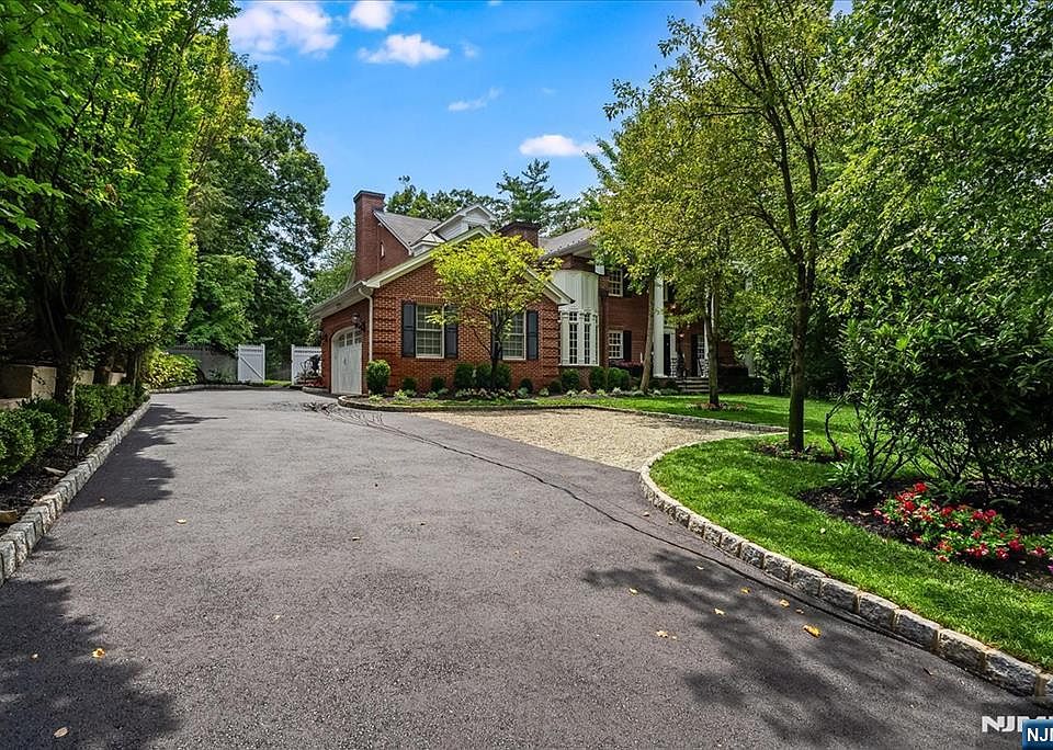 1st image of 294 Oakwood Rd