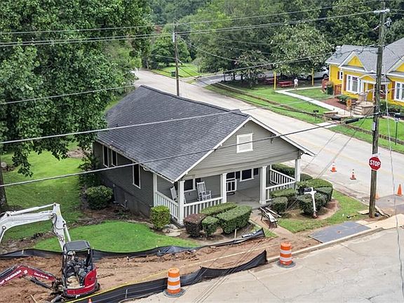 4th image of 1070 Forrest Ave