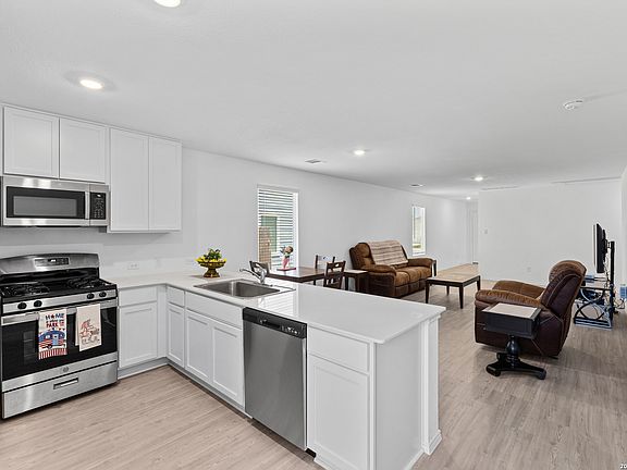 5th image of 213 Basalt Dr
