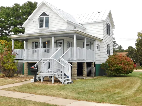 957 Madison St, Oconto, WI 54153