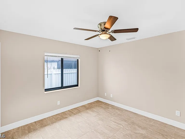 3509 SW Santa Barbara Pl — Photo 10
