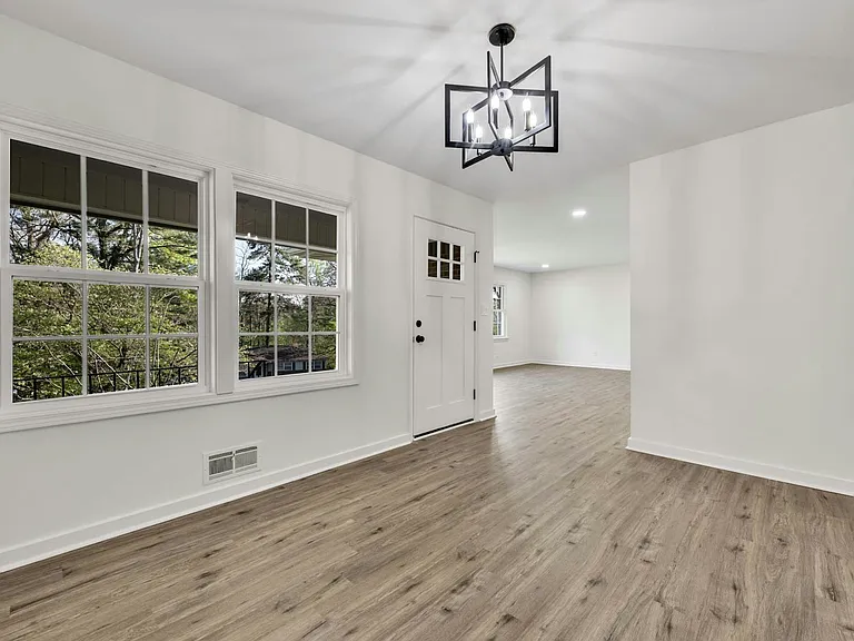 1112 Violet Dr — Photo 11