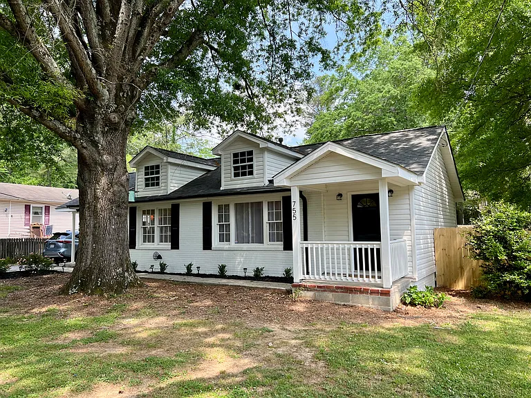 755 Trout St NE — Photo 10