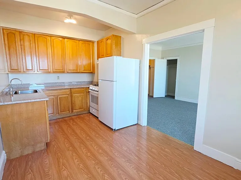 2695 Greenwich St — Photo 4