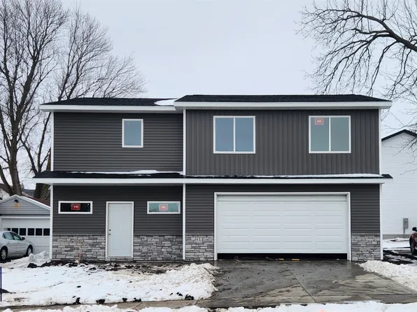 411 N 3rd Ave E, Newton, IA 50208